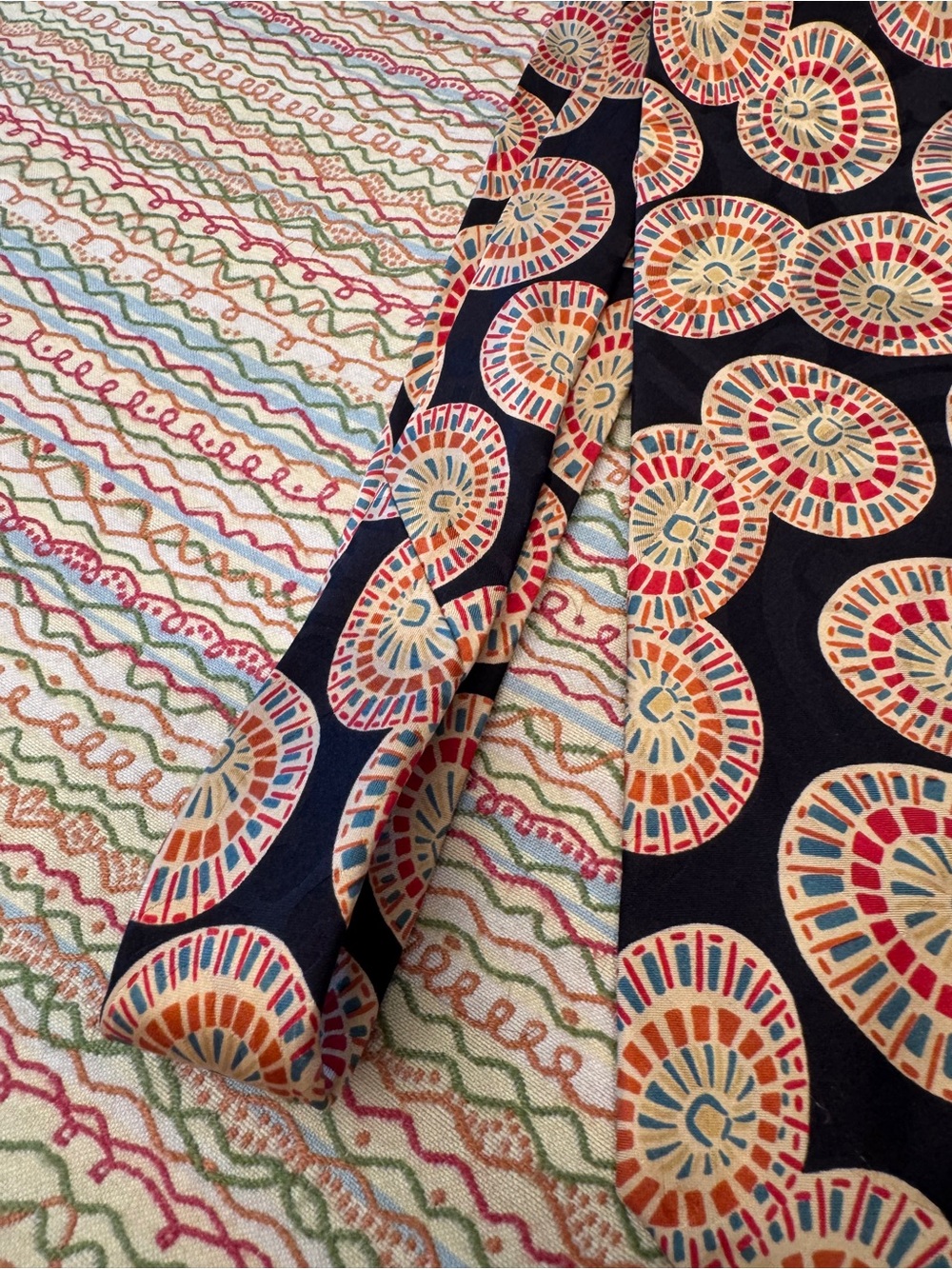 Vintage XMI Platinum Silk Medallion Necktie Navy Tie with Multicolor Circles - Picture 7 of 10